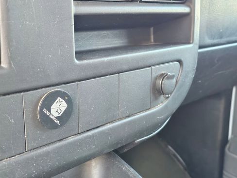 Used 2014 Chevrolet Express 3500 Extended w/ Chrome Appearance Package image 22