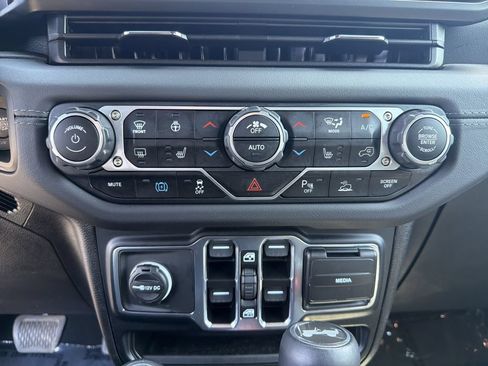 Used 2024 Jeep Wrangler High Altitude AWD/4WD image 26