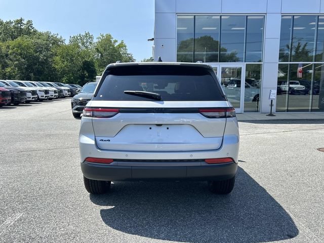 New 2026 Jeep Grand Cherokee Altitude AWD/4WD image 3