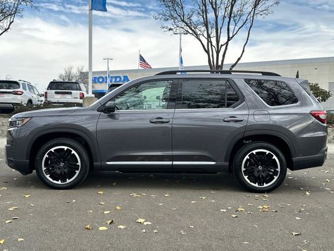 New 2026 Honda Pilot Touring image 7