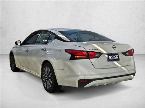 Used 2025 Nissan Altima 2.5 SV image 7