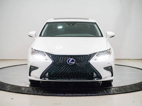 Used 2017 Lexus ES 300h w/ Luxury Package image 6