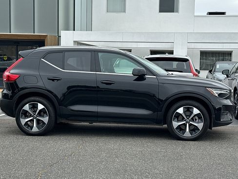 Certified 2025 Volvo XC40 B5 Plus AWD/4WD image 3