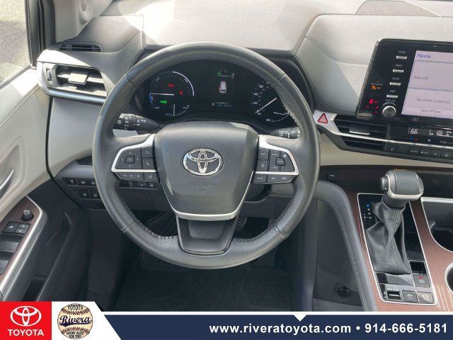 Used 2024 Toyota Sienna XLE w/ XLE Plus Package AWD/4WD image 15