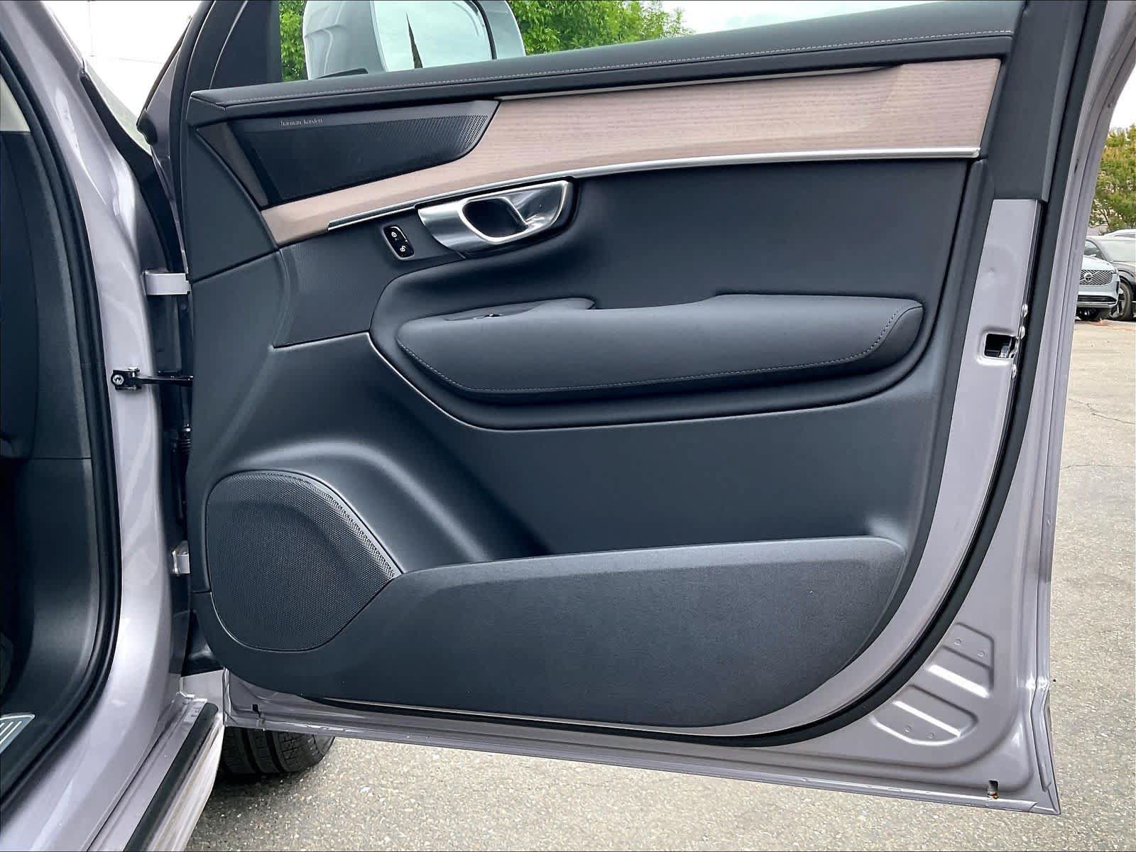 New 2027 Volvo XC90 B6 Plus AWD/4WD image 29