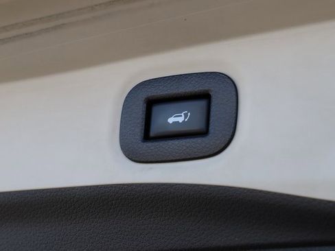 Used 2020 Nissan Rogue SV image 8