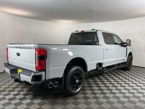 Used 2025 Ford F350 Lariat w/ Black Appearance Package image 4