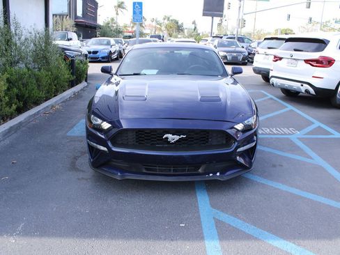 Used 2019 Ford Mustang Coupe image 2