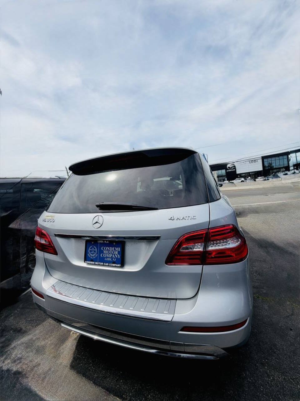 Used 2015 Mercedes-Benz ML 350 4MATIC w/ Premium 1 Package image 4