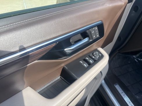 Used 2025 Chevrolet Suburban LT image 28