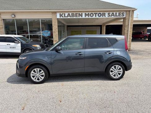 Used 2020 Kia Soul LX FWD image 2