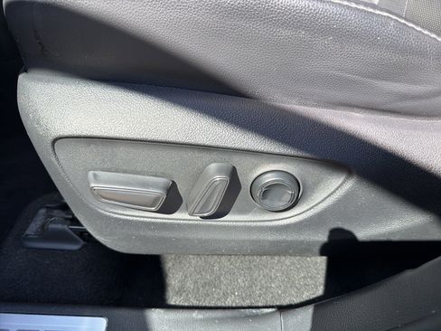 Used 2023 Toyota Highlander Limited AWD/4WD image 12