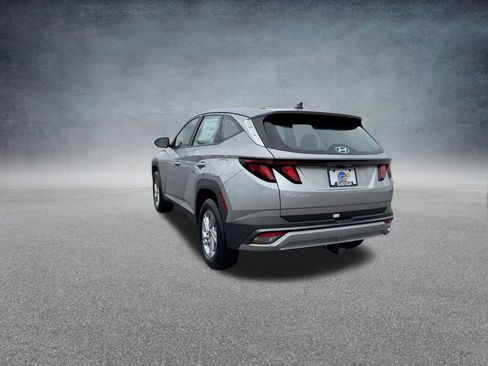 Certified 2025 Hyundai Tucson SE image 18