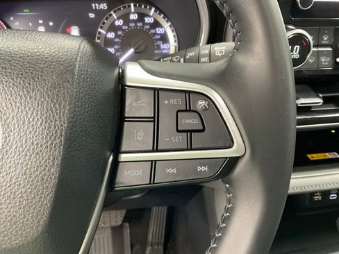 Used 2024 Toyota Highlander XLE AWD/4WD image 22