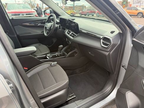 Used 2025 Chevrolet TrailBlazer LS w/ LS Convenience Package AWD/4WD image 30