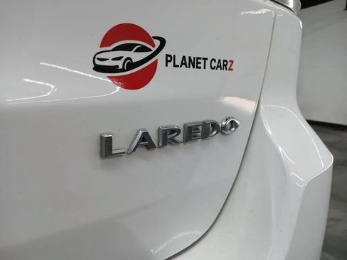 Used 2017 Jeep Grand Cherokee Laredo AWD/4WD image 24