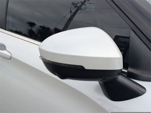 Used 2023 Mitsubishi Outlander SE image 10