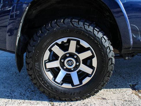 Used 2022 Toyota 4Runner TRD Off-Road AWD/4WD image 12
