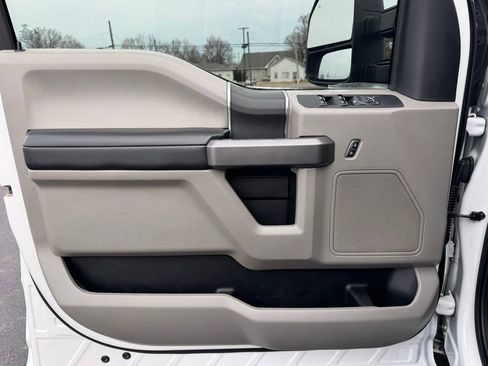 Used 2019 Ford F250 XLT image 2