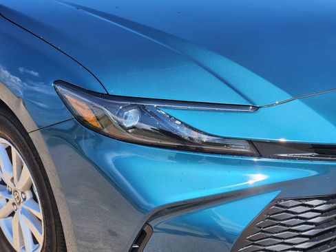 Used 2025 Toyota Camry LE w/ Convenience Package FWD image 11