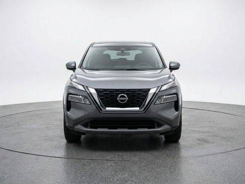 Used 2025 Nissan Rogue SV FWD image 2