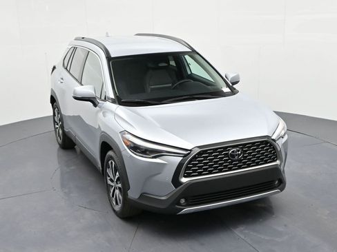 Used 2024 Toyota Corolla Cross XLE image 16