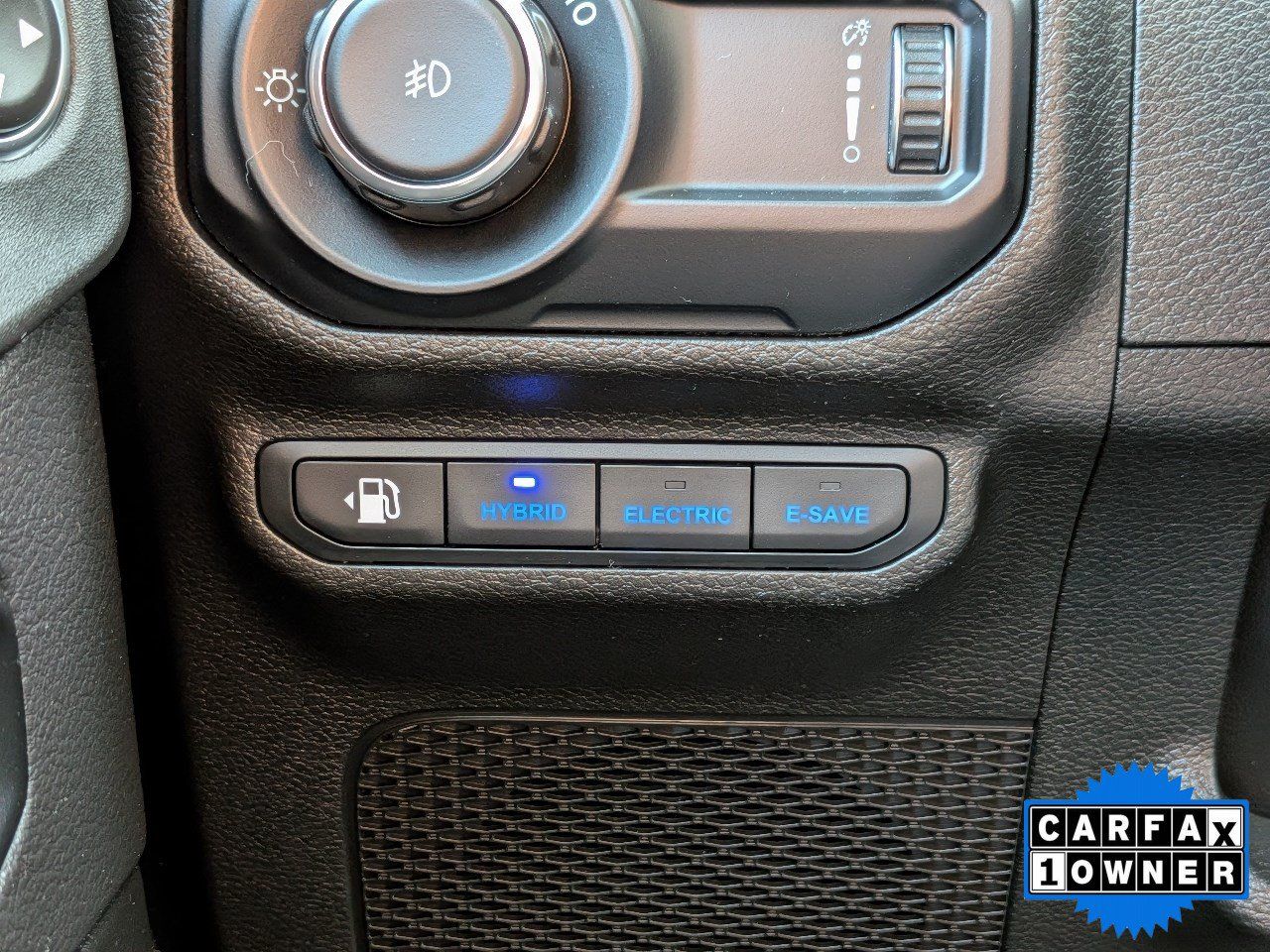 Used 2023 Jeep Wrangler Unlimited Sahara AWD/4WD image 25