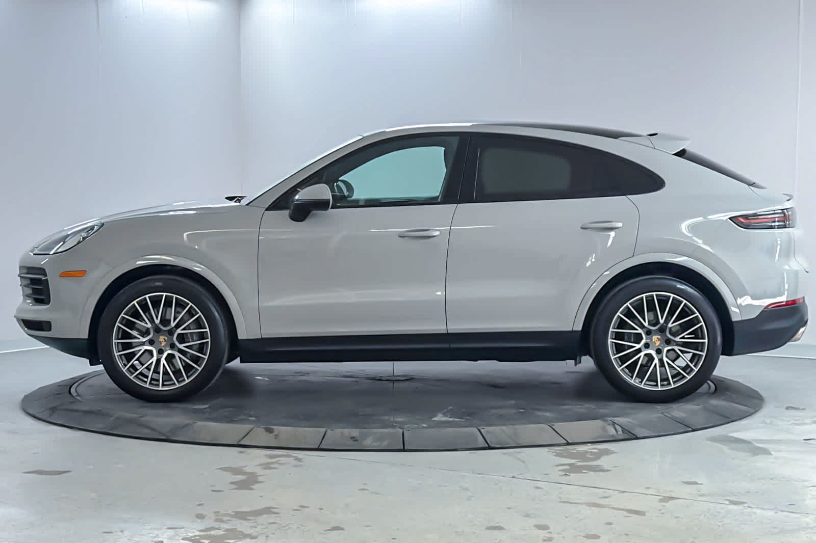 Used 2022 Porsche Cayenne Coupe AWD/4WD image 5