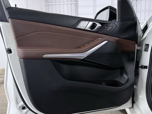 Used 2021 BMW X7 xDrive40i w/ Premium Package 2 image 21