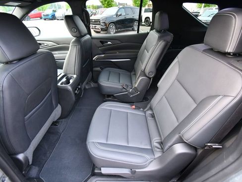 Used 2024 Chevrolet Traverse LT AWD/4WD image 16
