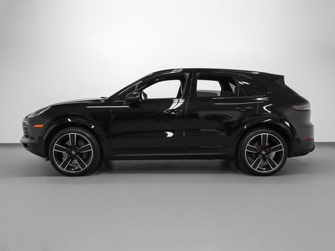 Used 2023 Porsche Cayenne Platinum Edition image 2