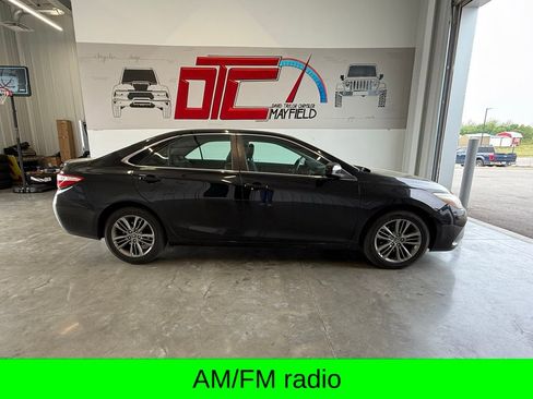 Used 2015 Toyota Camry SE image 2
