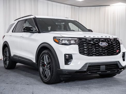 Used 2025 Ford Explorer ST w/ Sun And Sound Package AWD/4WD image 1