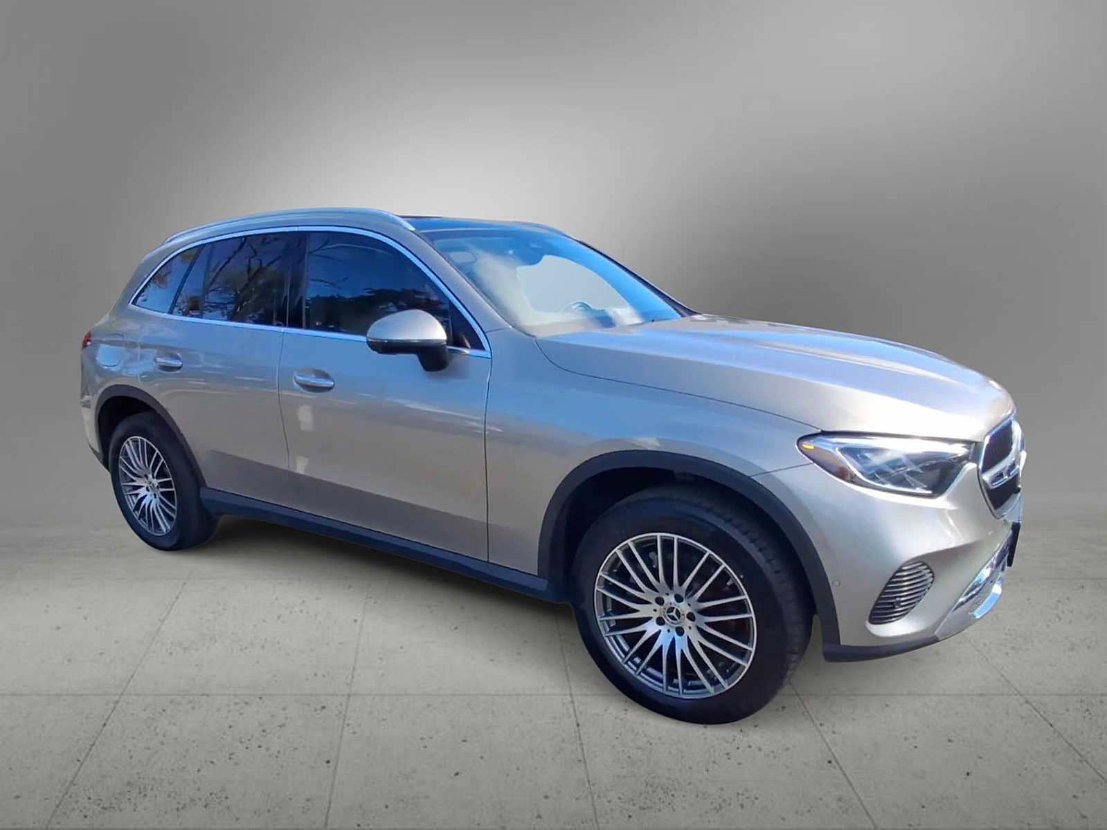 Used 2023 Mercedes-Benz GLC 300 4MATIC image 2