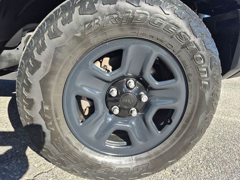 Used 2021 Jeep Gladiator Sport image 8