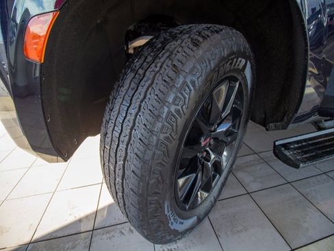 Used 2024 GMC Yukon AT4 w/ AT4 Premium Package image 23