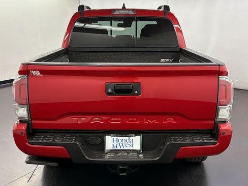 Used 2021 Toyota Tacoma TRD Off-Road w/ Technology Package AWD/4WD image 10