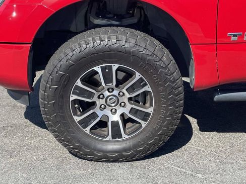 Used 2021 Nissan Titan SV w/ SV Convenience Package AWD/4WD image 12