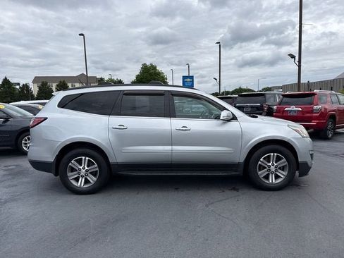Used 2015 Chevrolet Traverse LT FWD image 2