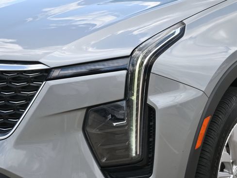 Used 2024 Cadillac XT4 Luxury w/ Cold Weather Package FWD image 28
