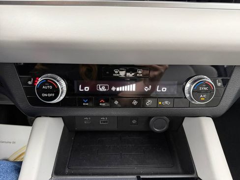 Used 2023 Mitsubishi Outlander SEL FWD image 32