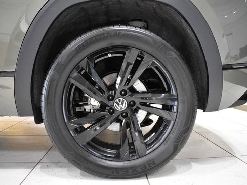 Used 2025 Volkswagen Atlas Cross Sport SEL R-Line AWD/4WD image 10