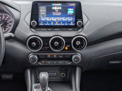 Used 2025 Nissan Sentra SV FWD image 17