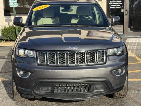 Used 2019 Jeep Grand Cherokee Laredo image 5