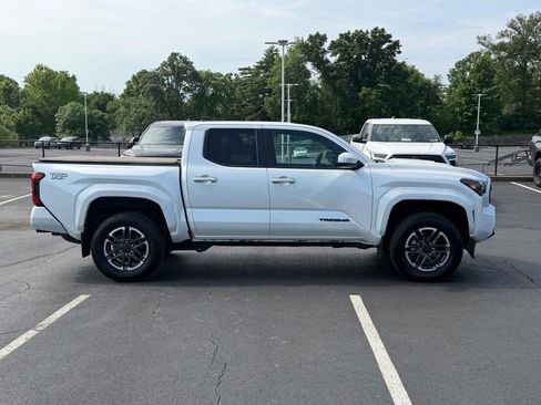 Used 2024 Toyota Tacoma TRD Sport AWD/4WD image 2