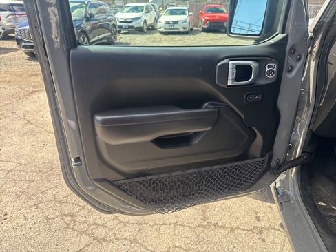 Used 2018 Jeep Wrangler Sport AWD/4WD image 18