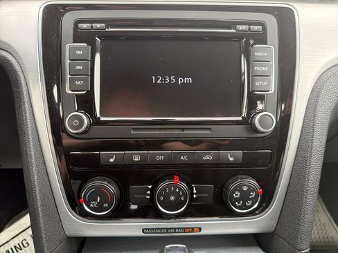 Used 2013 Volkswagen Passat 2.5 SE image 26