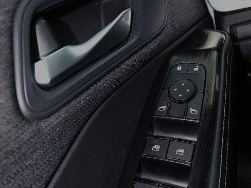 Used 2023 Nissan Rogue SV image 16