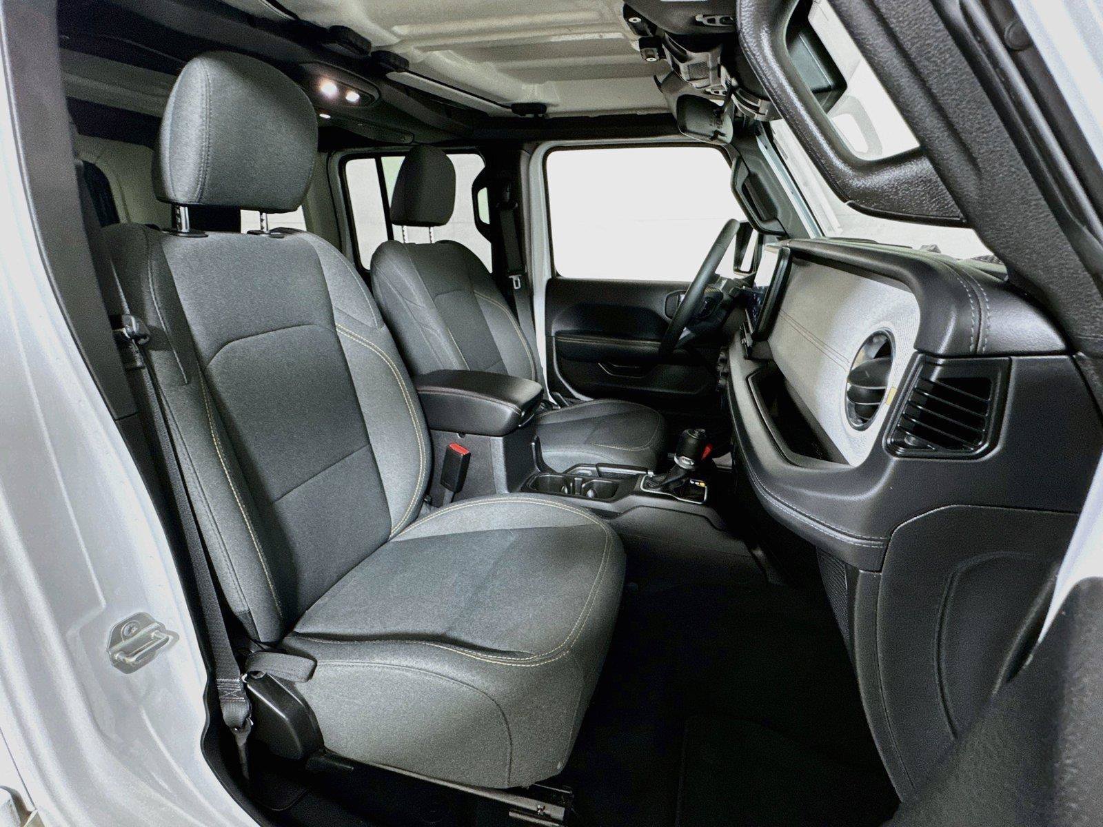 Used 2025 Jeep Wrangler Unlimited Sahara AWD/4WD image 54
