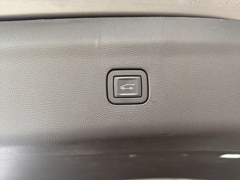 Used 2023 Buick Enclave Essence FWD image 7